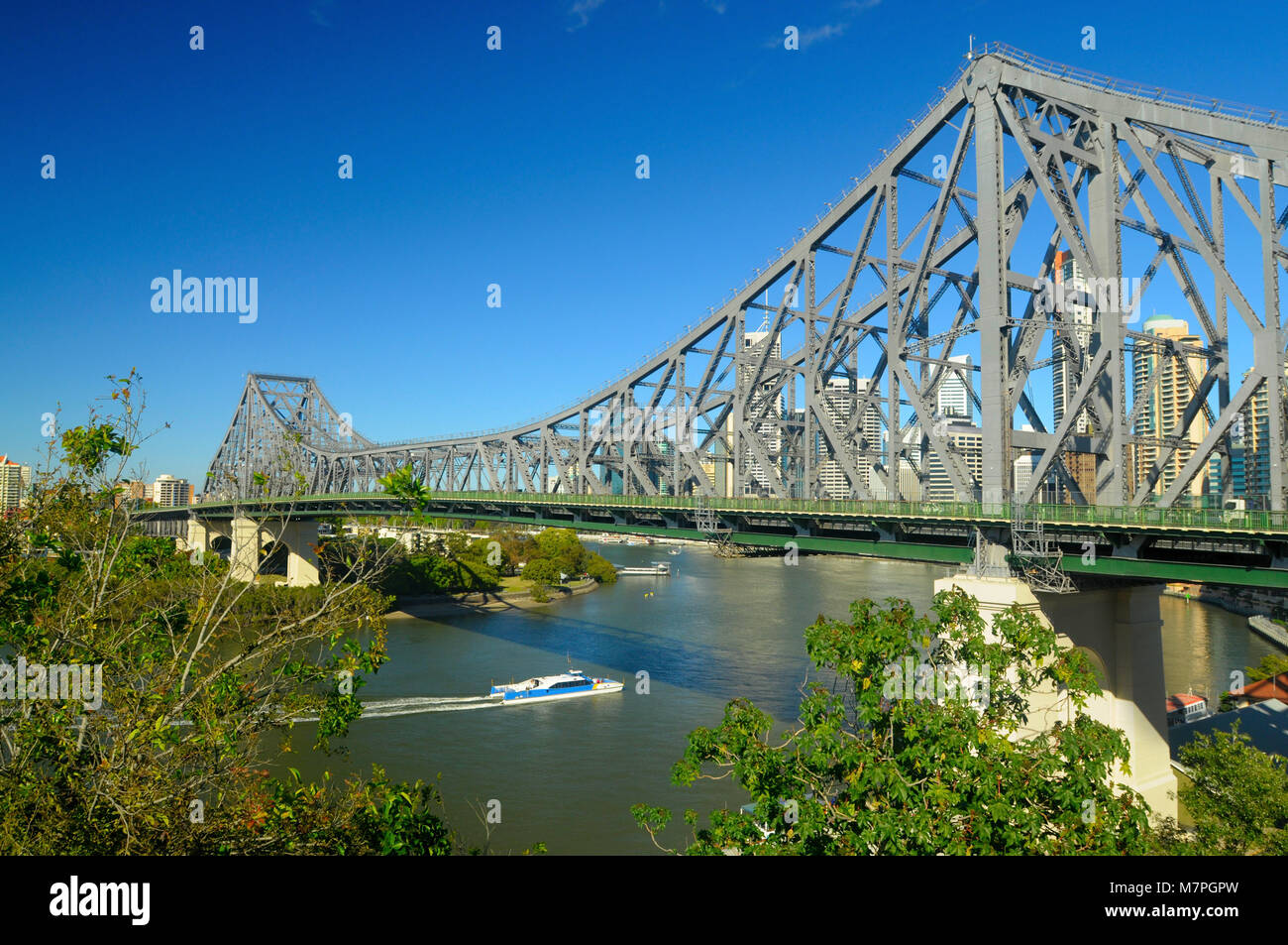 Story Bridge sur la rivière Brisbane et ville en arrière-plan. Banque D'Images