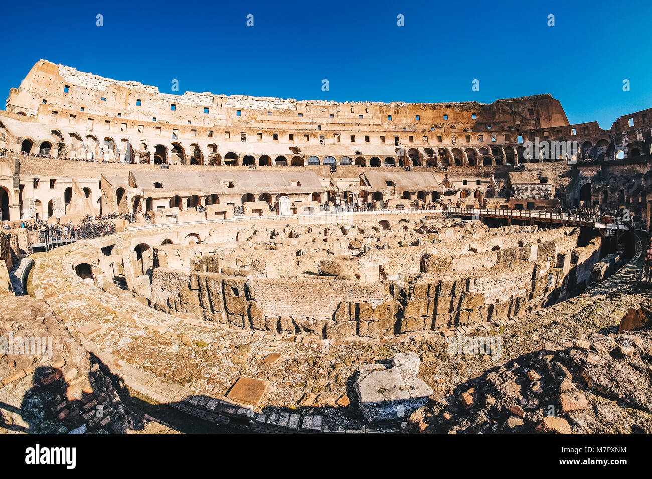 Vue panoramique de l'intérieur du Colisée romain à Rome, Italie Banque D'Images