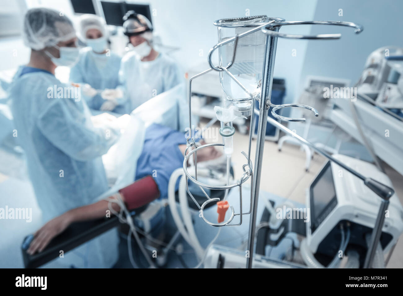 Les instruments chirurgicaux sont utiles dans l'opérationnel. Banque D'Images