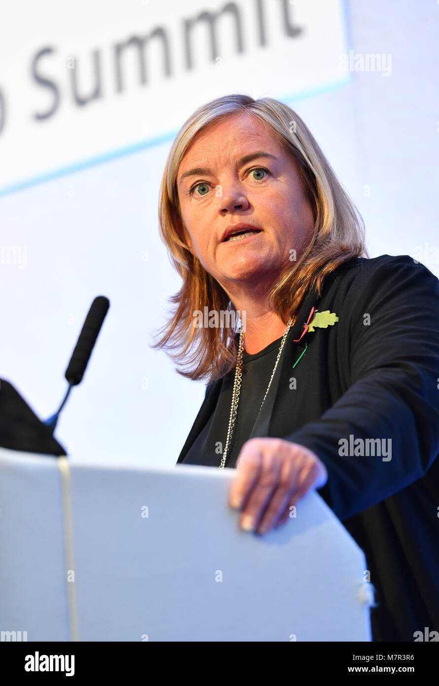 Dame Louise Casey auteur de l'examen 2016 Casey dans l'intégration sociale et des opportunités, s'exprimant lors d'une conférence dans le centre de Londres en 2017 Banque D'Images