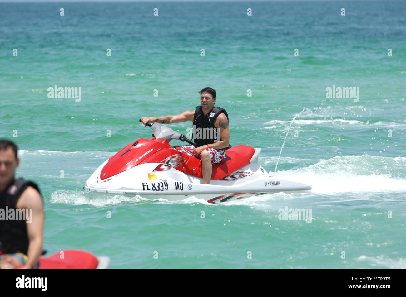 Miami Beach Fl 16 Juin 06 Kevin Federline Va Jet Ski Avec Ami Scooter Club Organisateur De L Atlanta En Ville Pour Feter Son Anniversaire Avec Kevin Sur Miami Beach Dire Miami Beach Fl 16 Juin 06 Kevin Federline Va Jet Ski Avec Ami Scooter Club Organisateur De L Atlanta En Ville Pour Feter Son Anniversaire Avec Kevin Sur Miami Beach Dire
