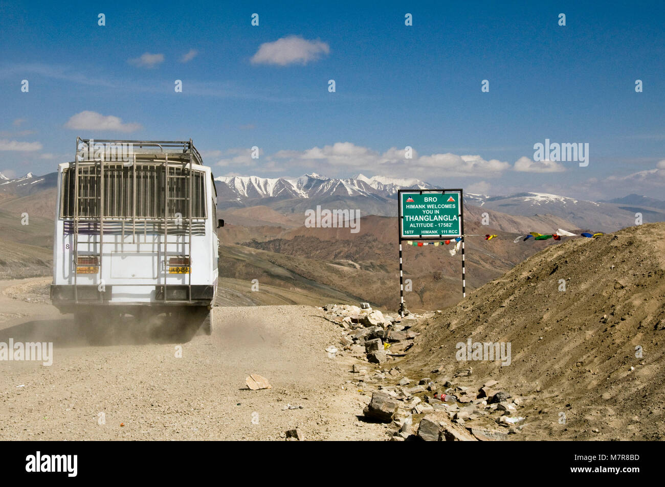 Transport en Inde du Nord, bus en poussière, Thanglang la, Himalaya, Inde Banque D'Images