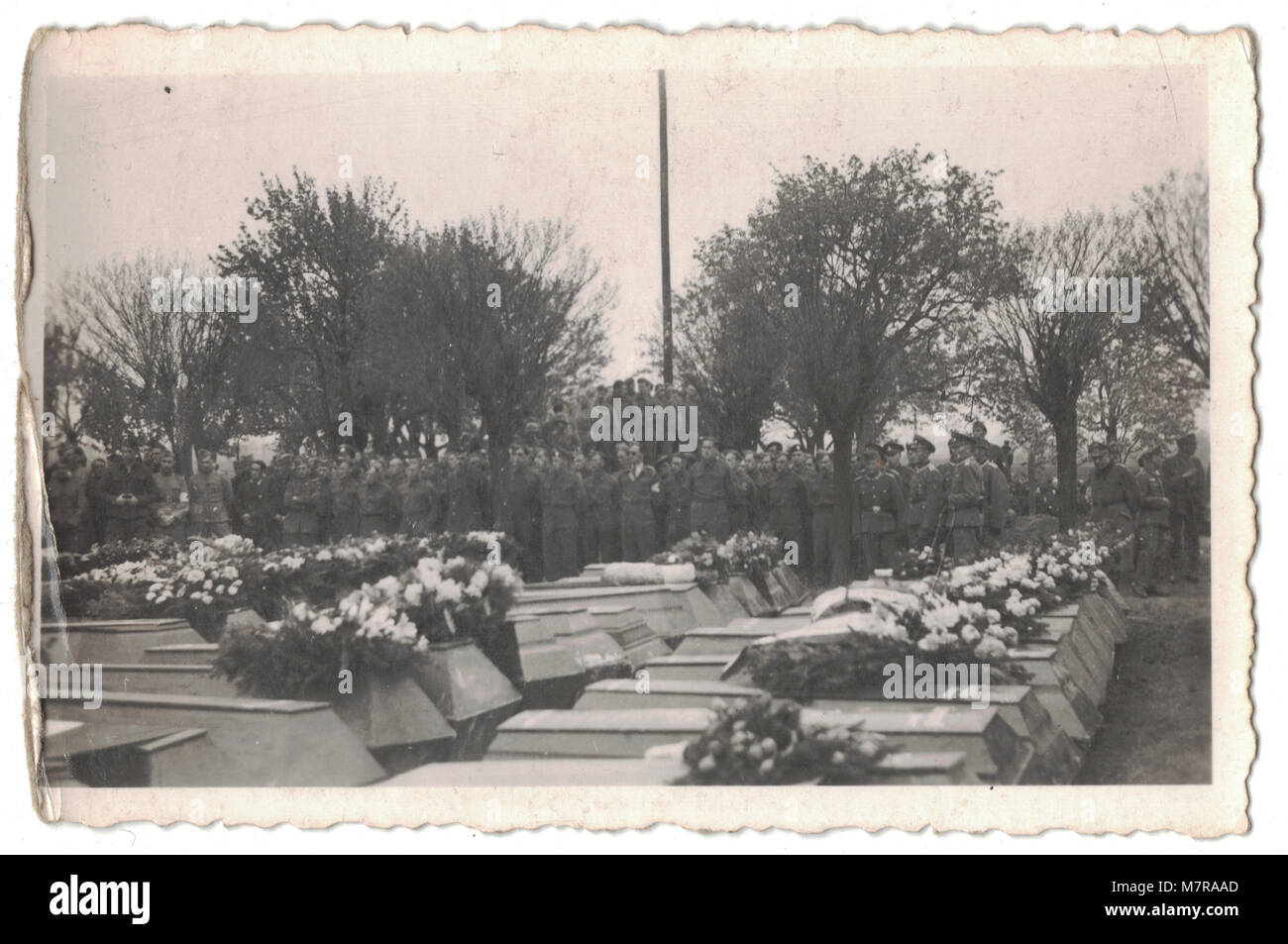 L'enterrement de masse, Funérailles de troupes britanniques à un cimetière près de Leipzig en Allemagne le 27 février 1945, pendant la Seconde Guerre mondiale, les photographies sont toutes sur l'arrière avec le Stalag IV-A, camp de prisonnier de guerre Banque D'Images