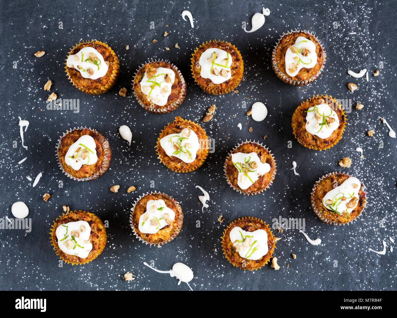Muffins Noix de coco et de carottes maison. Banque D'Images