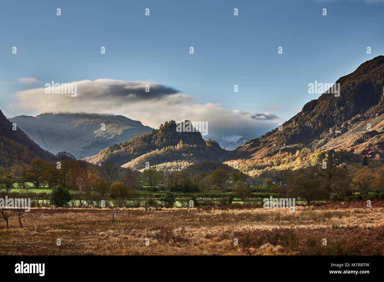 Vue sur Château de rocher dans la vallée de Borrowdale, Parc National de Lake District, Cumbria, Angleterre, Grande-Bretagne, Royaume-Uni, UK Banque D'Images