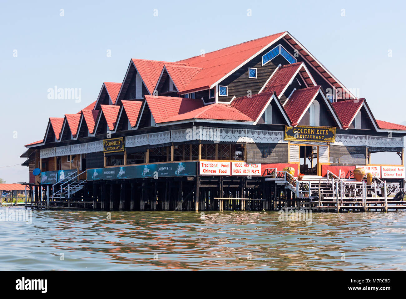 Cerf-volant d'or Restaurant du Lac Inle, l'État de Shan, Myanmar (Birmanie), l'Asie en février Banque D'Images
