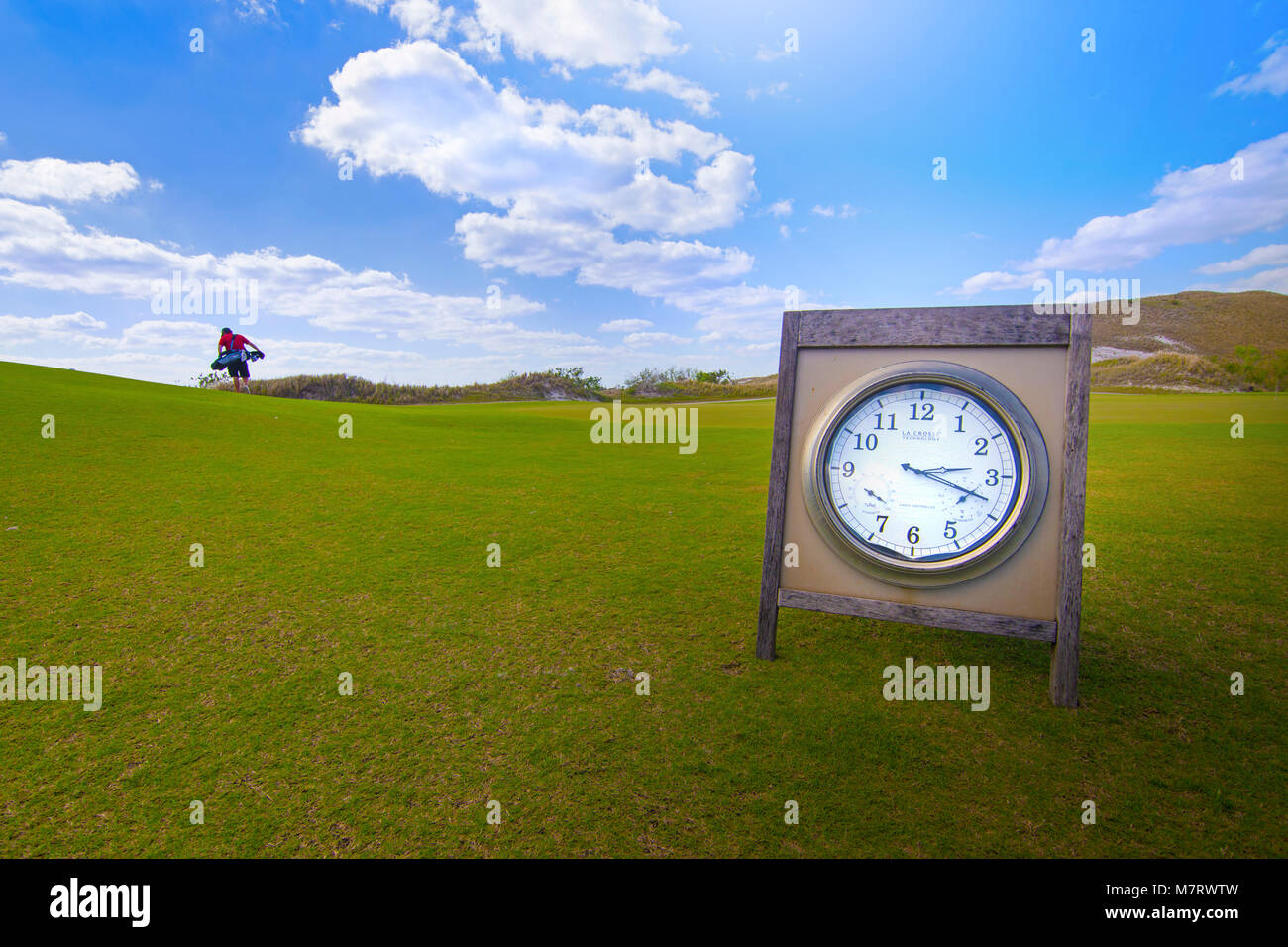 Tee Time - une horloge sur un terrain de golf en Floride. Banque D'Images Tee Time - une horloge sur un terrain de golf en Floride. Banque D'Images