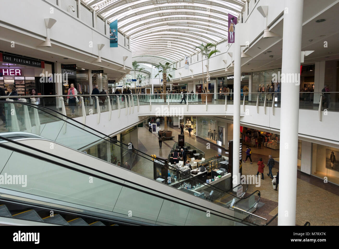 Intérieur de la Mall, centre commercial de Cribbs Causeway, Bristol, England, UK Banque D'Images