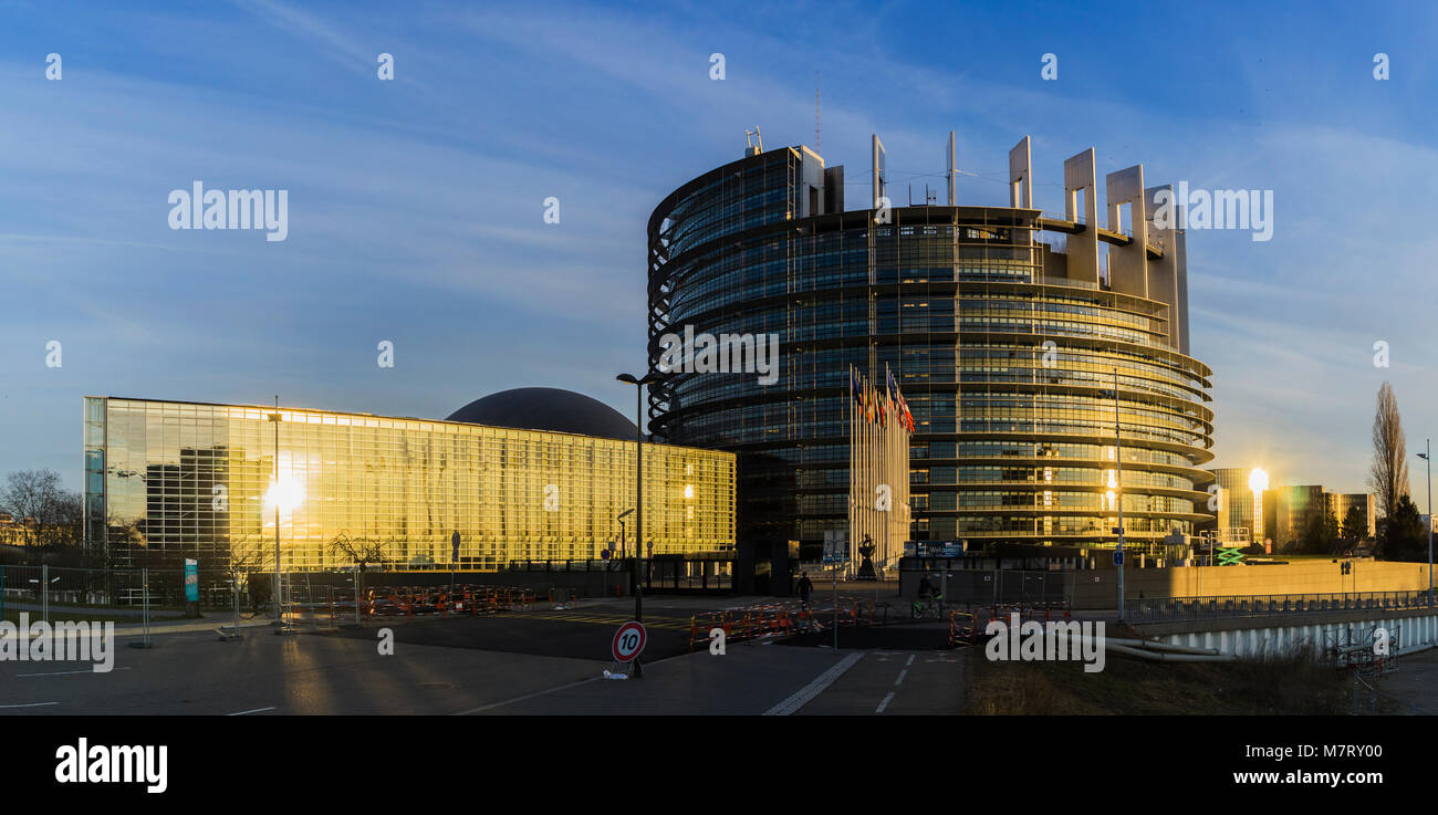 Le bâtiment Louise Weiss, siège du Parlement européen, Strasbourg, France Banque D'Images