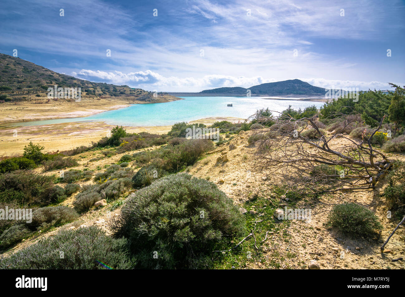 L'église d'amortissement dans le barrage de Bramiana de Ierapetra, Crete, Grèce. Banque D'Images
