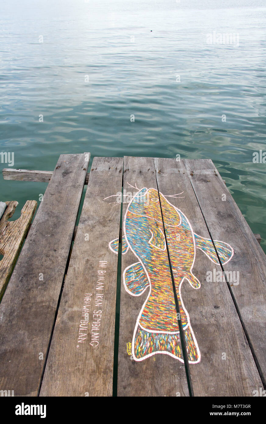 PENANG, MALAISIE, Nov 12, 2017 Photo de poissons colorés à l'embarcadère. Street art à Penang ville, du clan de Penang jetées. Banque D'Images