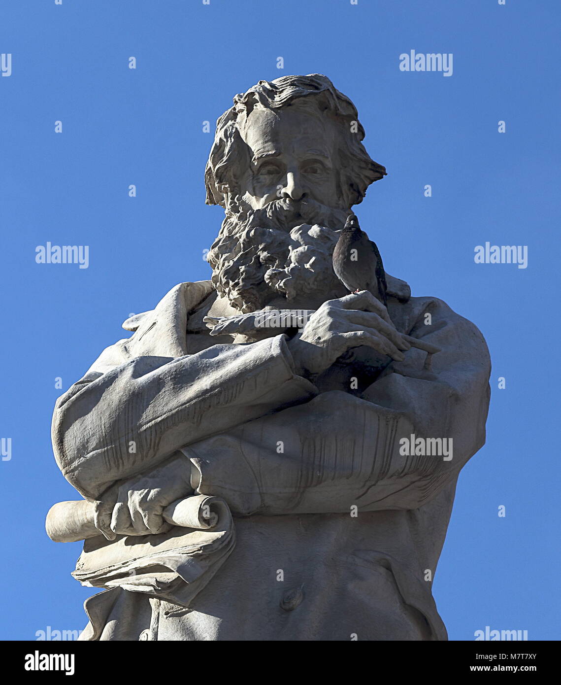 Venise, Italie. Statue du grand lexicographe et linguiste italien Nicolo Costantinopoli érigé dans le centre historique de Campo Santo Stefano Banque D'Images