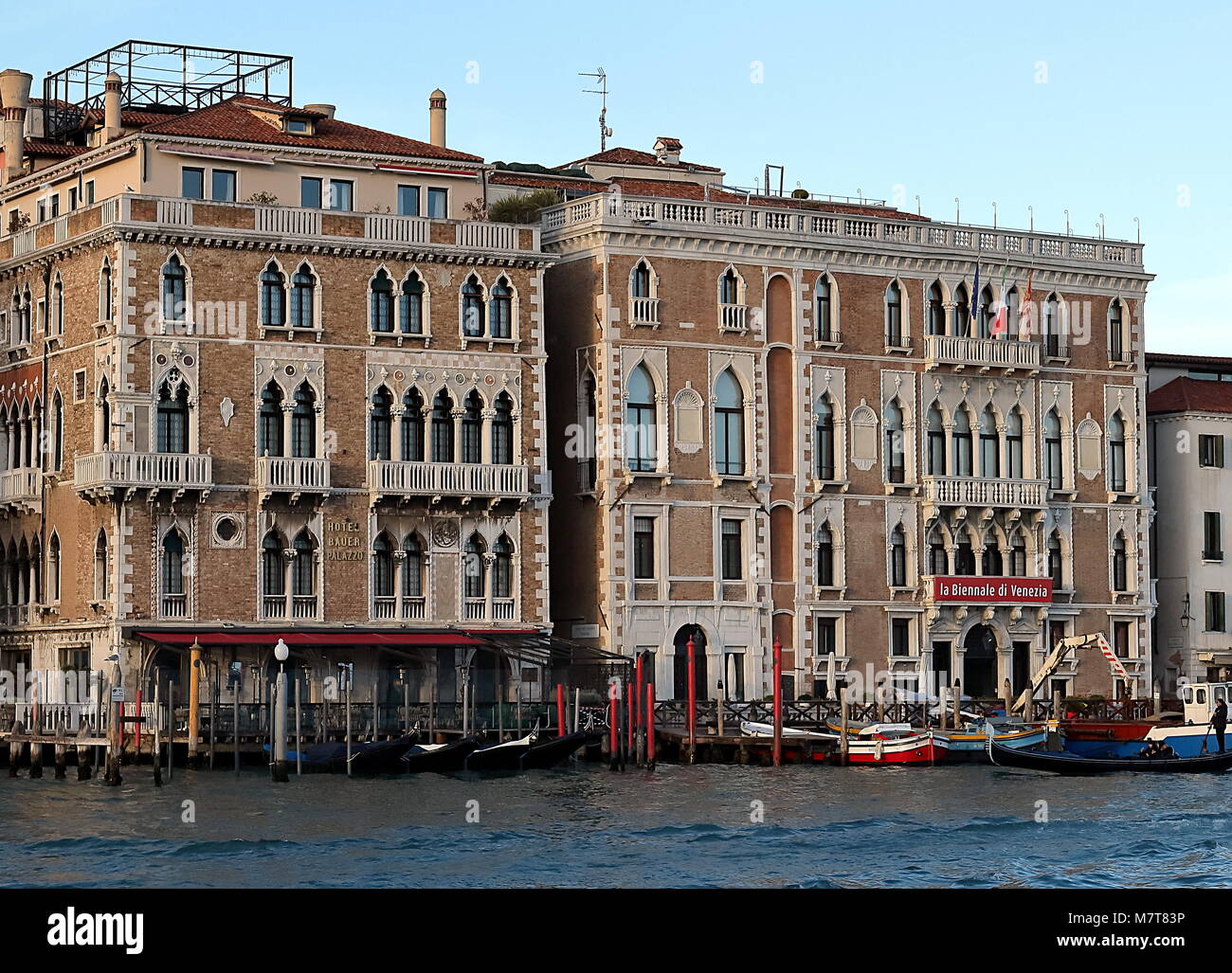 Venise, Italie - le 23 janvier 2018. Vue sur le Grand Canal et palazzo Bauer Banque D'Images