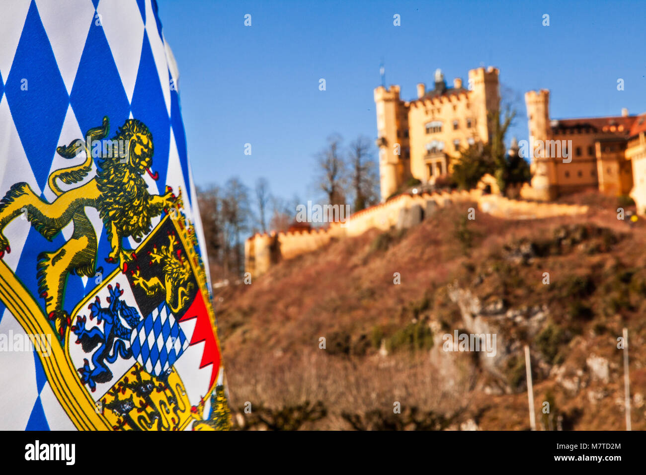 Füssen, Allemagne - 4 mars 2018 : informations touristiques sur signer au célèbre château de Hohenschwangau dans les Alpes bavaroises de l'Allemagne. Banque D'Images