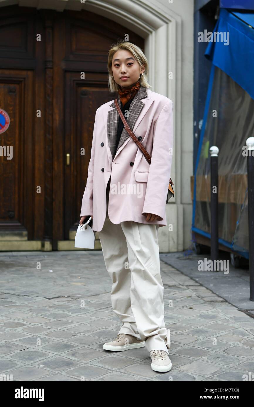 Styliste et écrivain Margaret Zhang participant à la Altuzarra show durant  la Fashion Week de Paris -