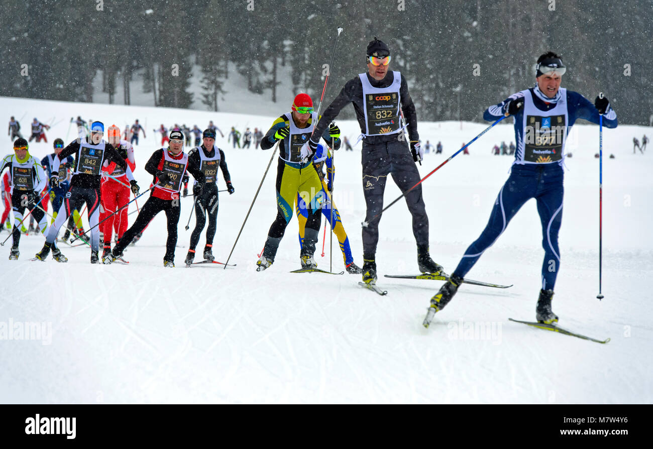 Les skieurs à l'Engadin Skimarathon 50e, 11 mars 2018, Saint-Moritz, Suisse Banque D'Images