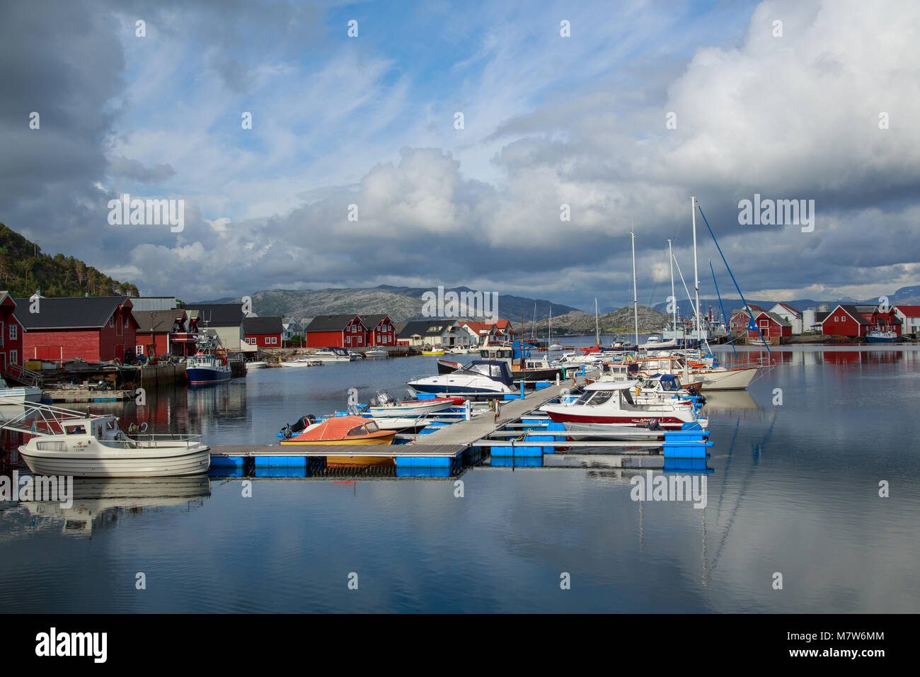 Kalvaag - un petit village de Bremanger Norvège - une fois que l'une des plus grandes communautés de pêcheurs de la côte, aujourd'hui une destination touristique attrayante Banque D'Images