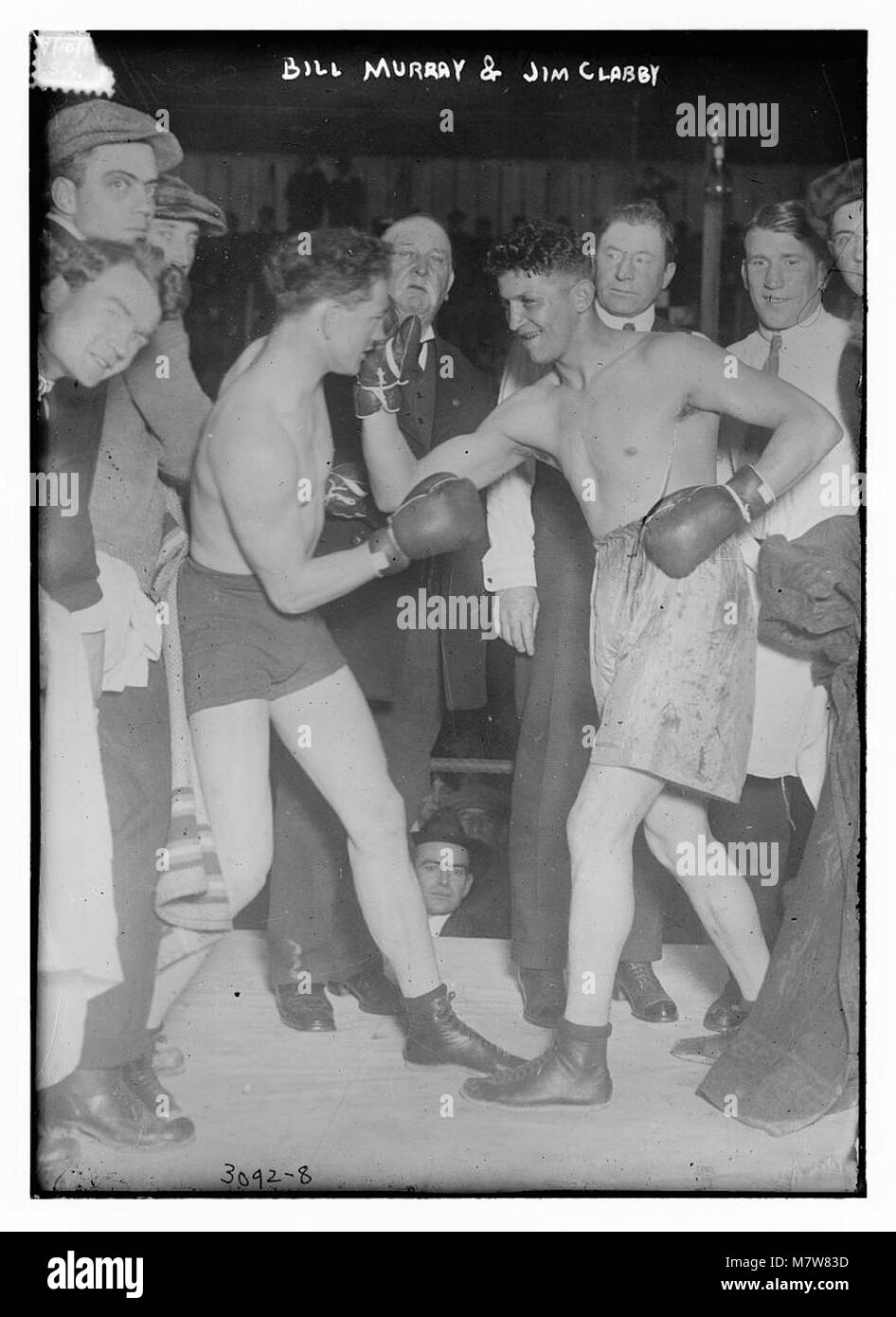 Cette image montre Bill Murray et Jim Clabby, offrant un instantané de leur collaboration ou interaction, avec un accent sur leurs rôles et leurs contributions dans le contexte de l'époque. Banque D'Images