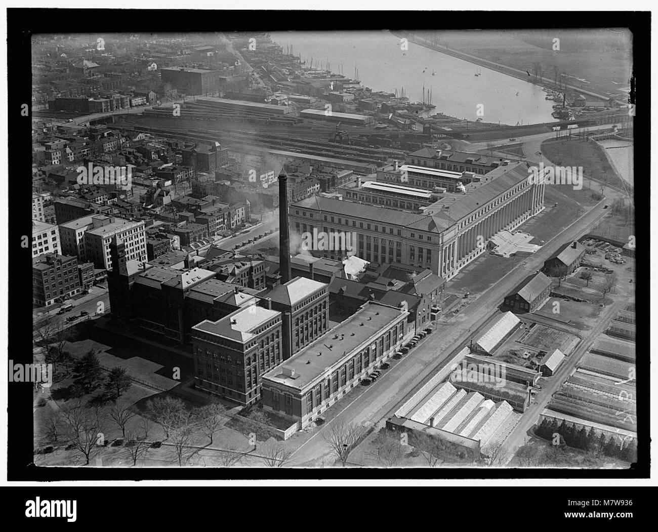 Une vue aérienne du Bureau of Engraving and Printing, l'installation du gouvernement américain responsable de la production de papier-monnaie. L’image met en évidence la disposition du bâtiment et son importance dans le système financier américain. Banque D'Images