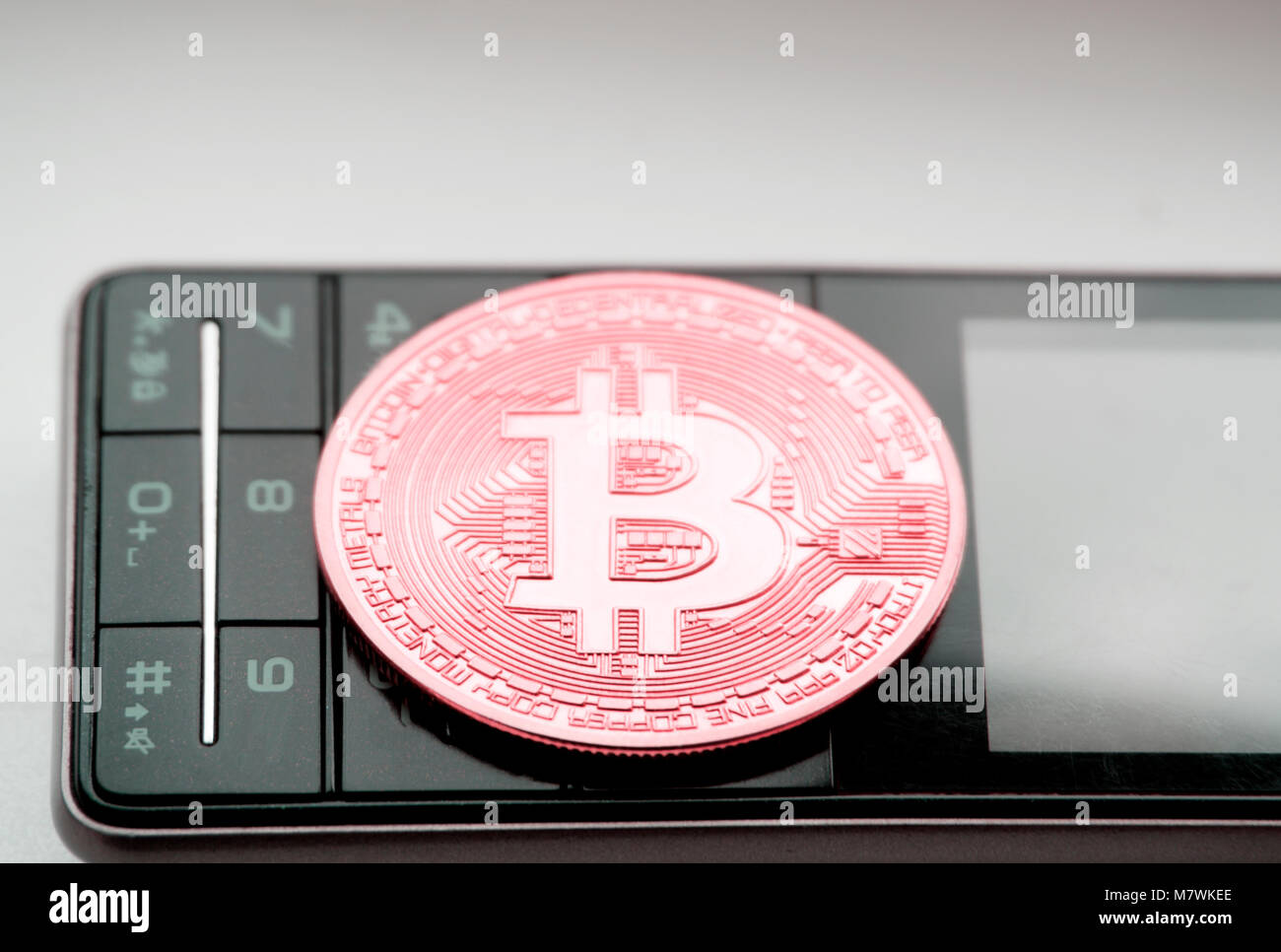 Image conceptuelle.téléphone carte de crédit Bitcoin Investissement .Le concept de la technologie de l'Internet financier FINTECH. Banque D'Images