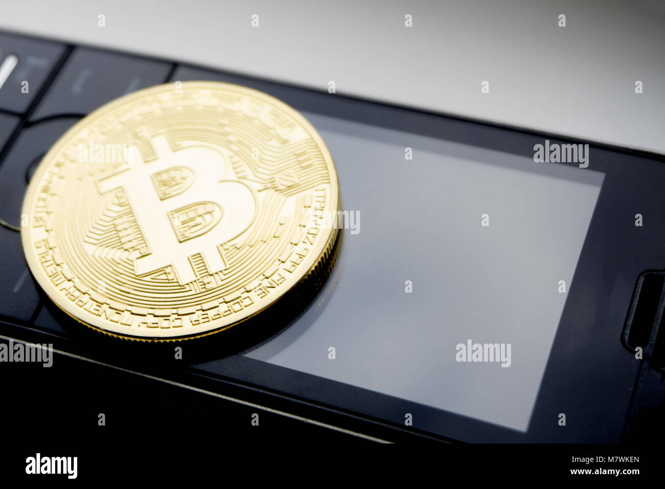 Image conceptuelle.téléphone carte de crédit Bitcoin Investissement .Le concept de la technologie de l'Internet financier FINTECH. Banque D'Images