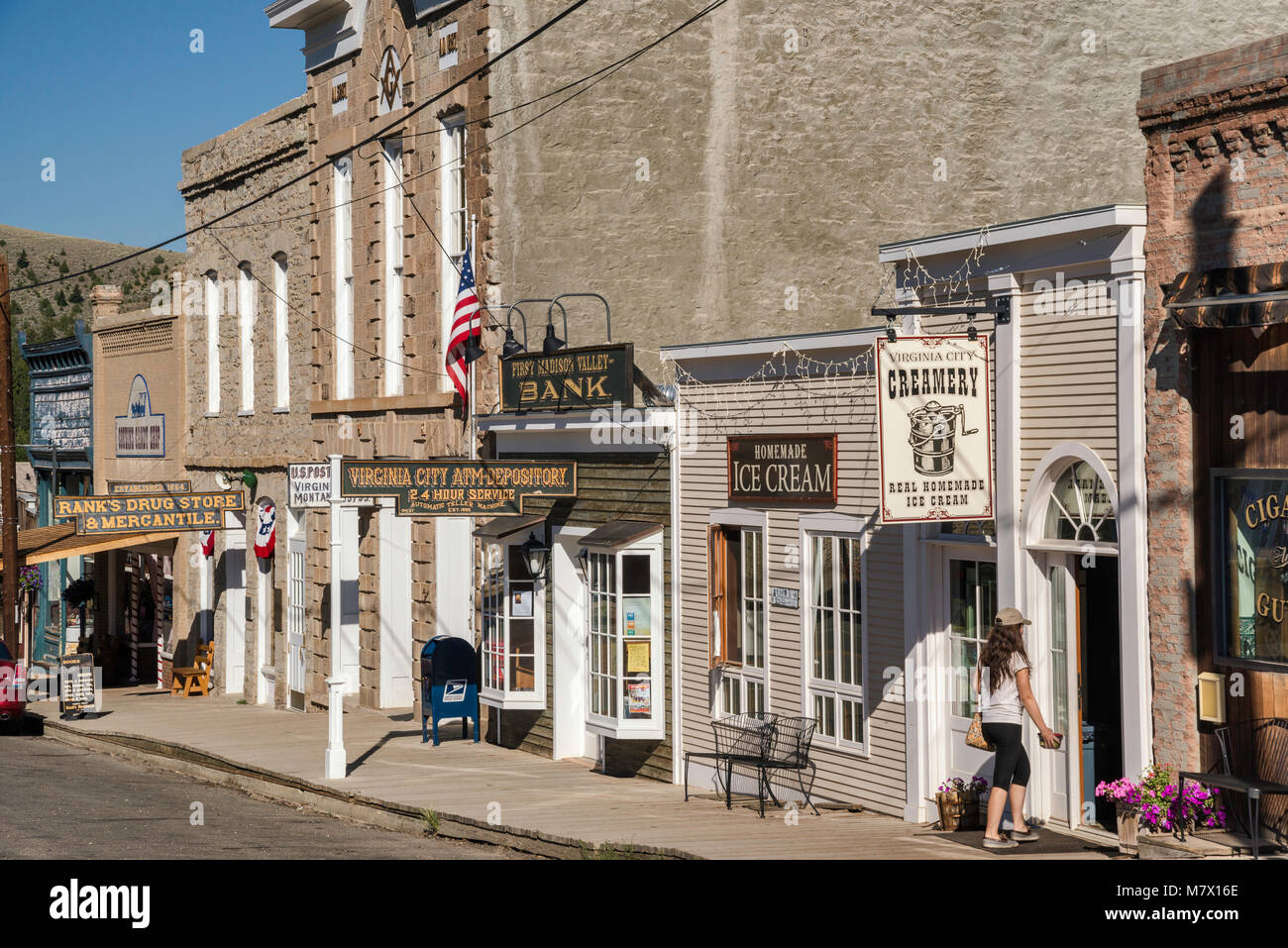 Store fronts à la rue Wallace dans la ville fantôme de Virginia City, Montana, USA Banque D'Images