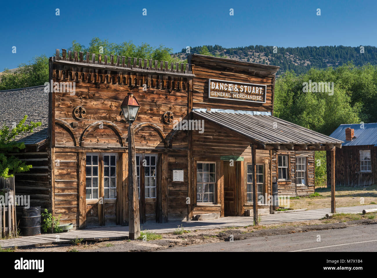 La danse et Stuart Store (1862) dans la ville fantôme de Virginia City, Montana, USA Banque D'Images