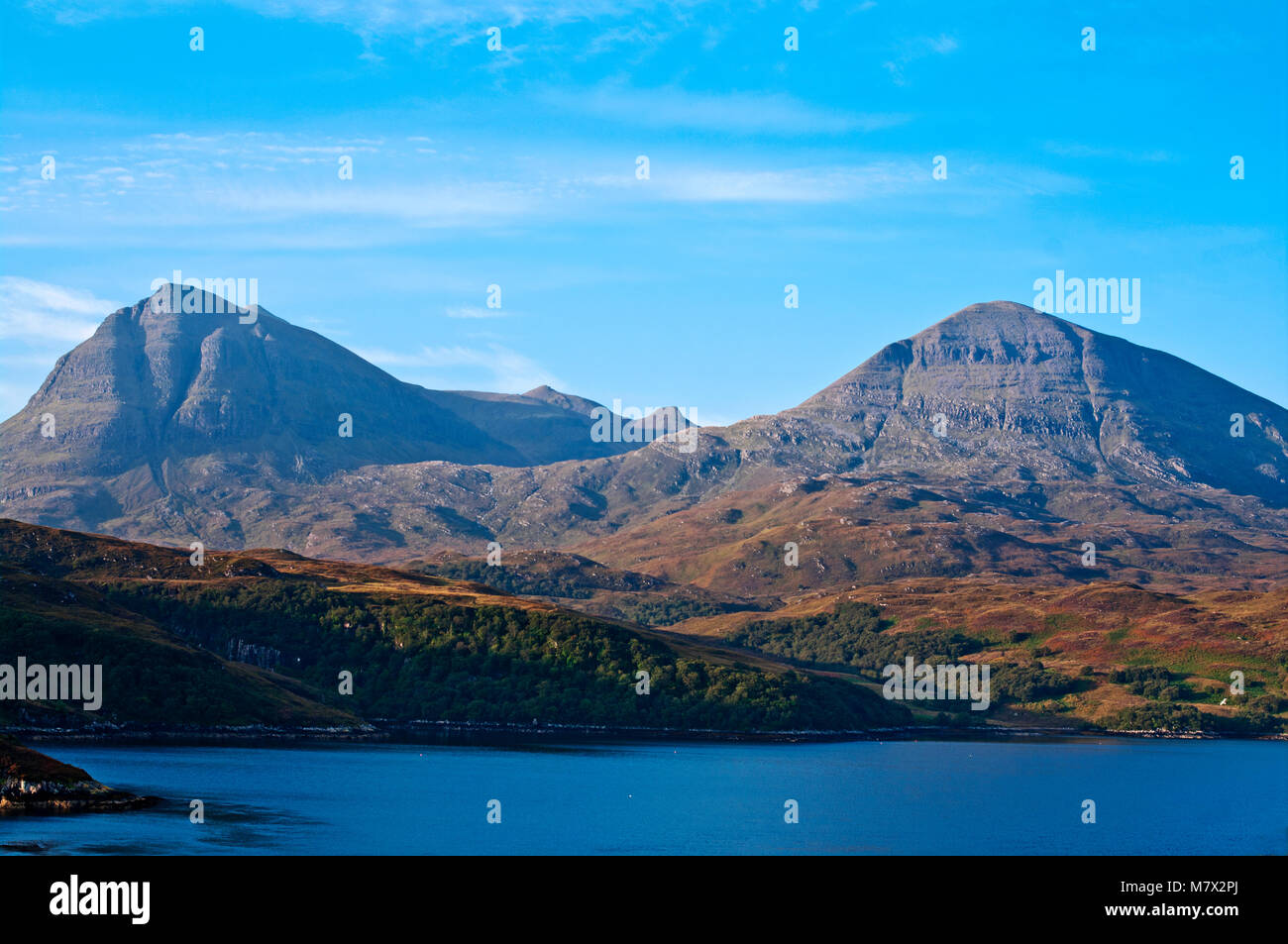 Quinag - Sail Gharbh (à gauche) et la voile Gorm vu de vue sur un sujet d984 près de Kylesku, sur la côte nord 500 route touristique, Sutherland Highlands écossais UK Banque D'Images