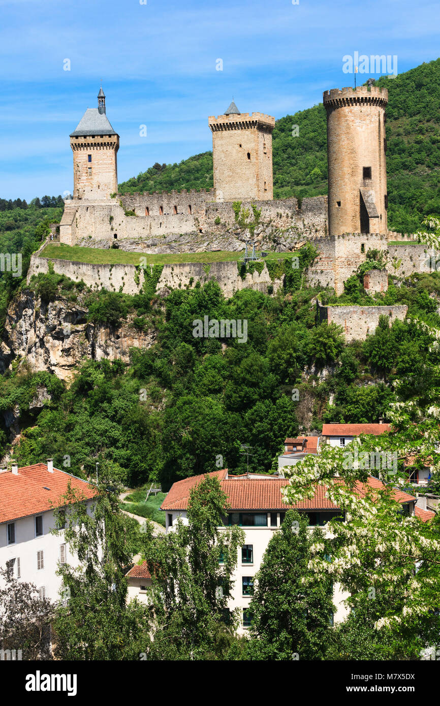 Foix (sud-ouest de la France), mai 2015. Classé Monument Historique (Français 'Monument historique') depuis 1840, la forteresse domine la t Banque D'Images