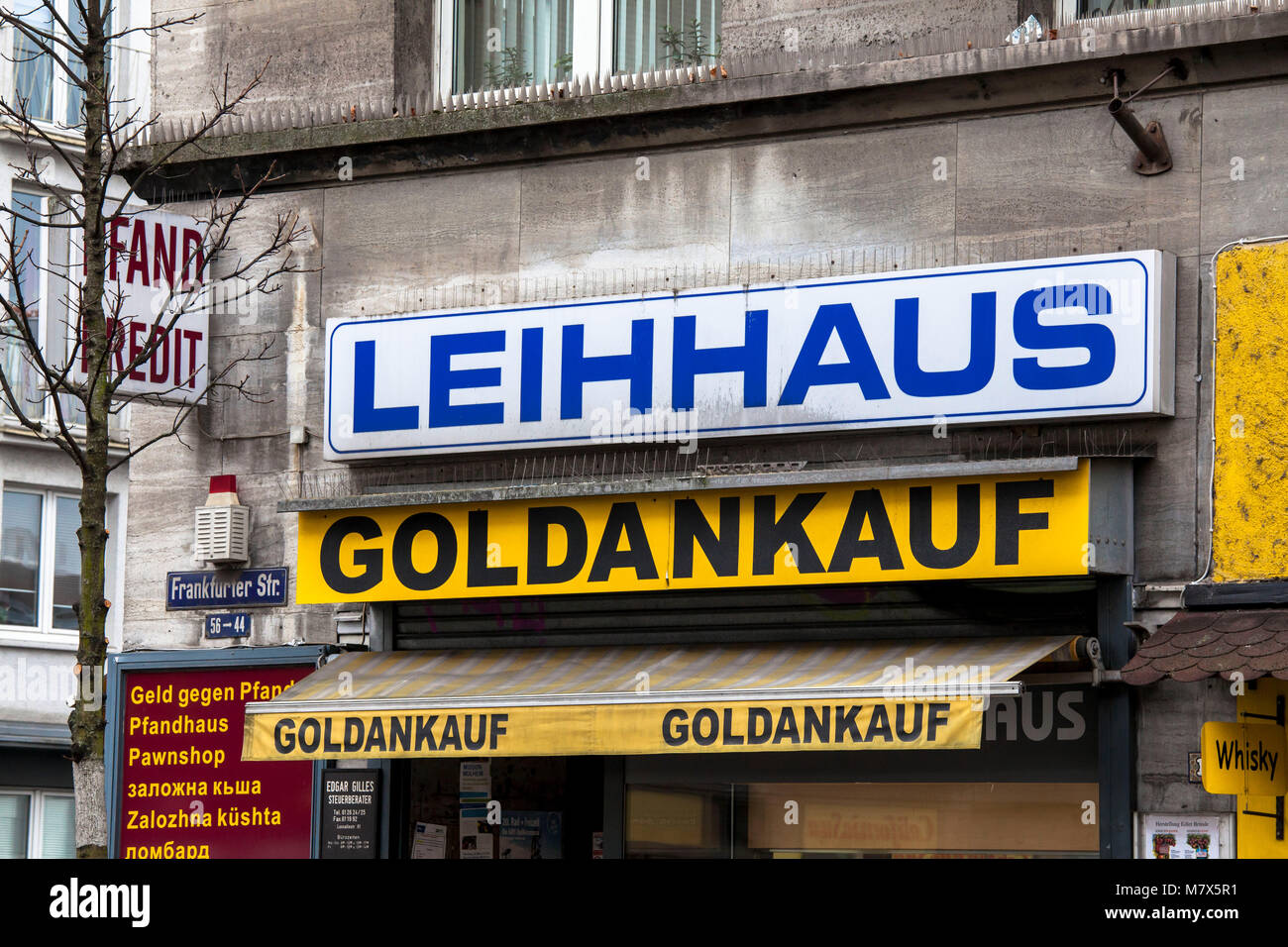 Allemagne, Cologne, magasin de jouet sur le Frankfurter street dans le quartier de Mülheim. Deutschland, Koeln, Pfandleihhaus an der Frankfurter Strasse im Stadt Banque D'Images