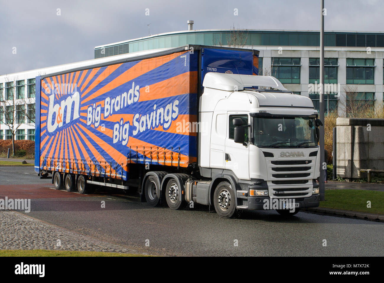 B&M'Valeur Détail S.A. Transport & Logistics dans Liverpool, Merseyside, Royaume-Uni. La société fondée en 1978 et est aujourd'hui un des principaux détaillants divers au Royaume-Uni, employant plus de 28 000 employés. Banque D'Images