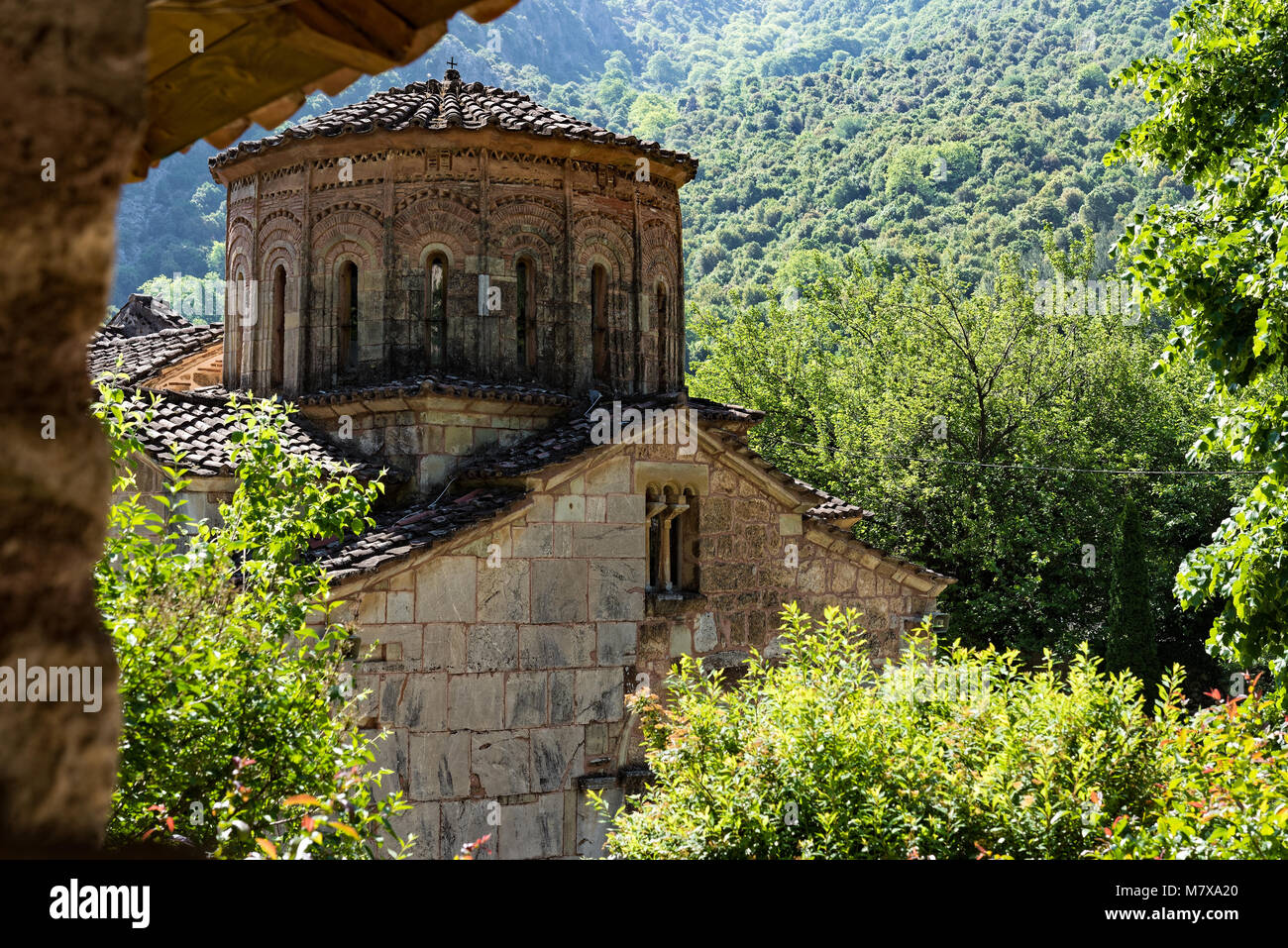 Une partie de l'église de Panagia pierre historique à l'Pyli village de Thessalie, Grèce Banque D'Images