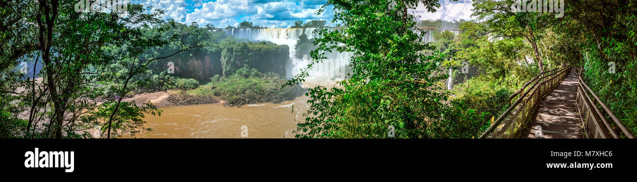 Vue panoramique des chutes d'Iguaçu Argentine spectaculaire Banque D'Images