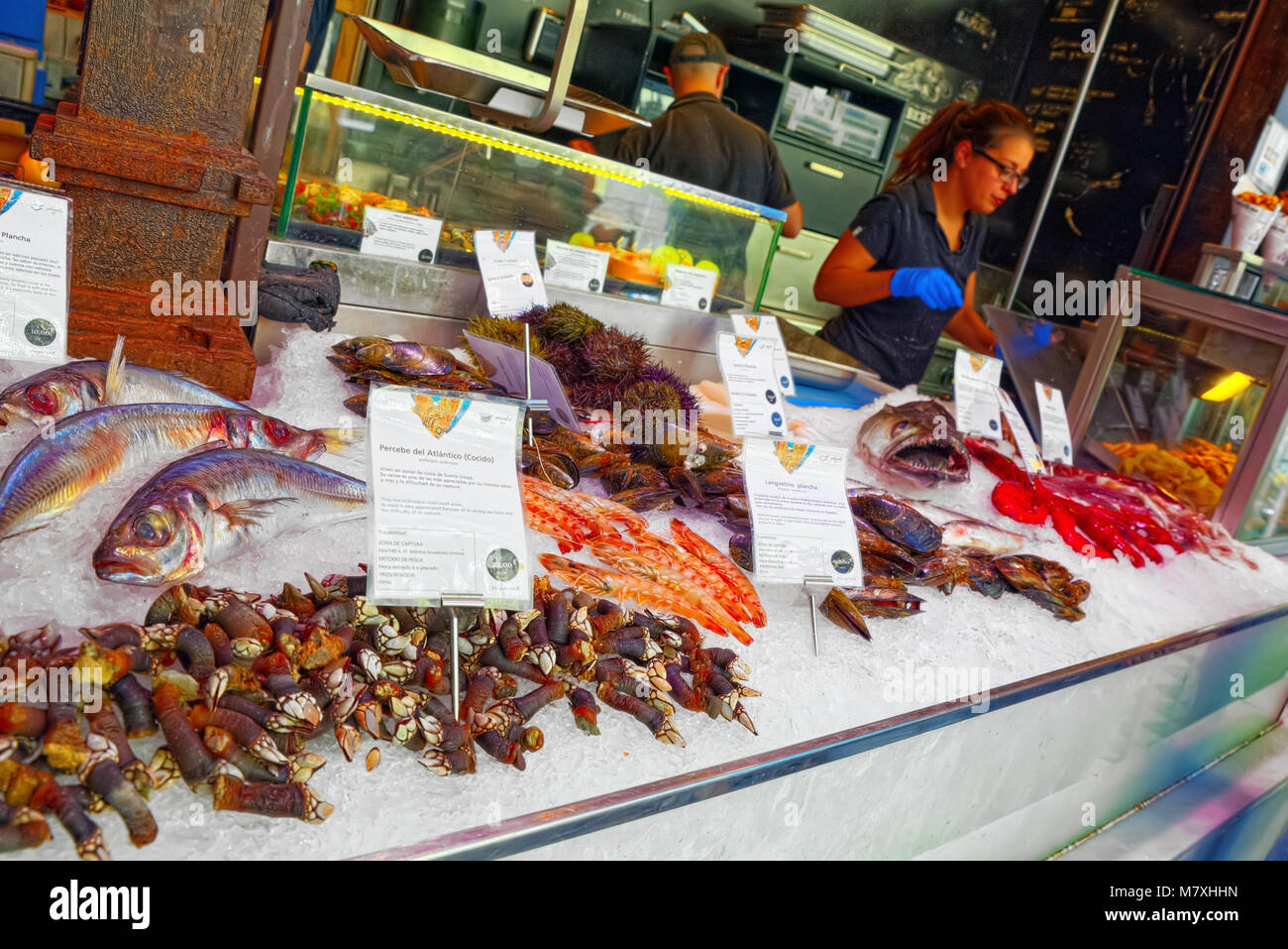 Madrid, Espagne - Juin 05, 2017 : Intérieur du marché de San Miguel (Espagnol : Mercado de San Miguel) est un marché couvert situé à Madrid, Espagne. Originall Banque D'Images