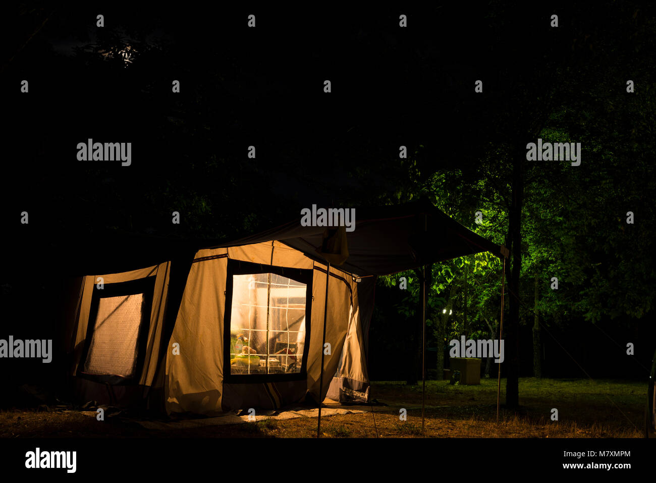 Carro tienda de noche Banque D'Images