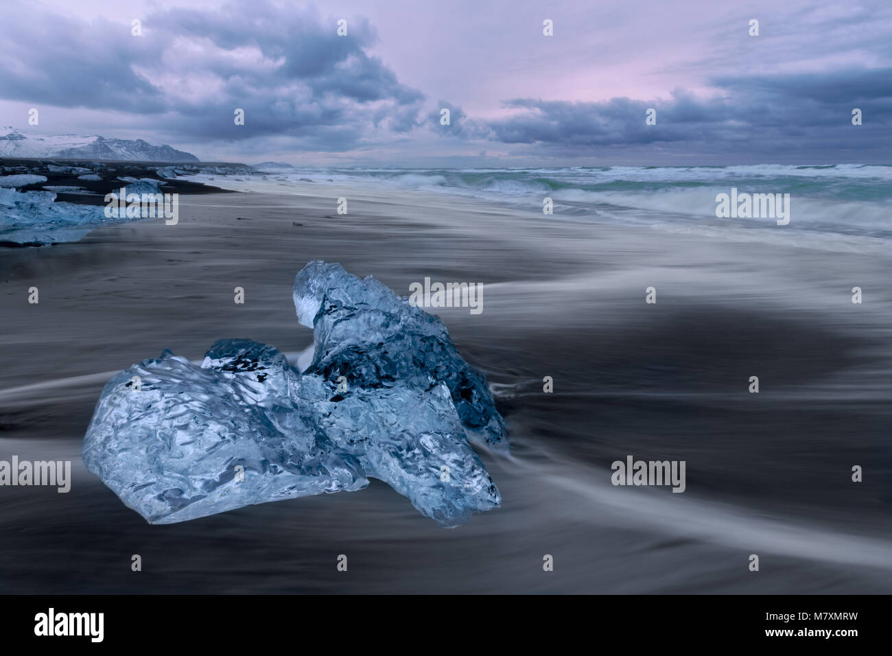 Plage du diamant, ou plage, Jokulsarlon par Jokulsarlon glacial Lagoon dans le sud-est de l'Islande, Islande Banque D'Images Plage du diamant, ou plage, Jokulsarlon par Jokulsarlon glacial Lagoon dans le sud-est de l'Islande, Islande Banque D'Images
