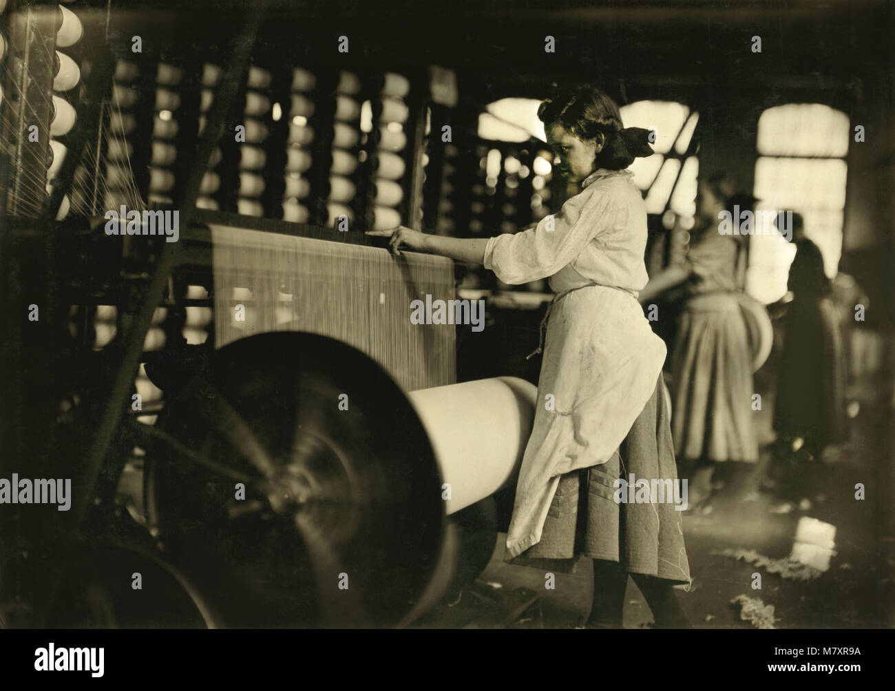 Pour les machines à tisser à Lincoln, les usines de coton, Evansville, Indiana, USA, Lewis Hine pour Comité nationale sur le travail des enfants, Octobre 1908 Banque D'Images