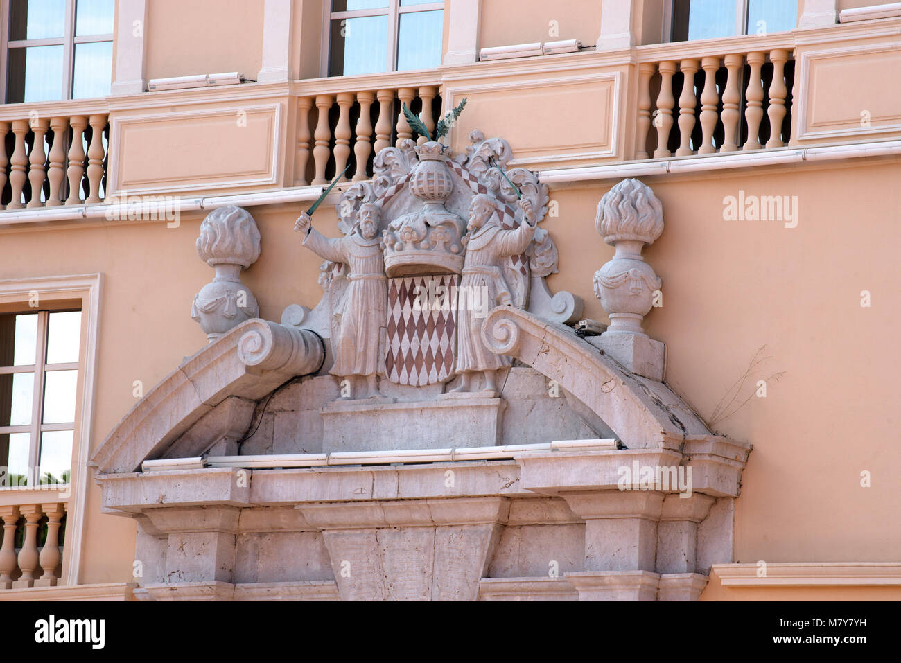 Septembre 2017 Monaco. Armoiries de Monaco pour le palais du Prince de Monaco. Banque D'Images