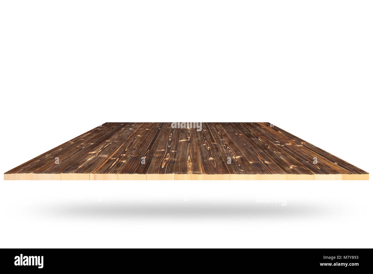 Haut vide de la table ou du comptoir en bois brun isolé sur fond blanc. Montage photo ou pour l'affichage des produits Banque D'Images