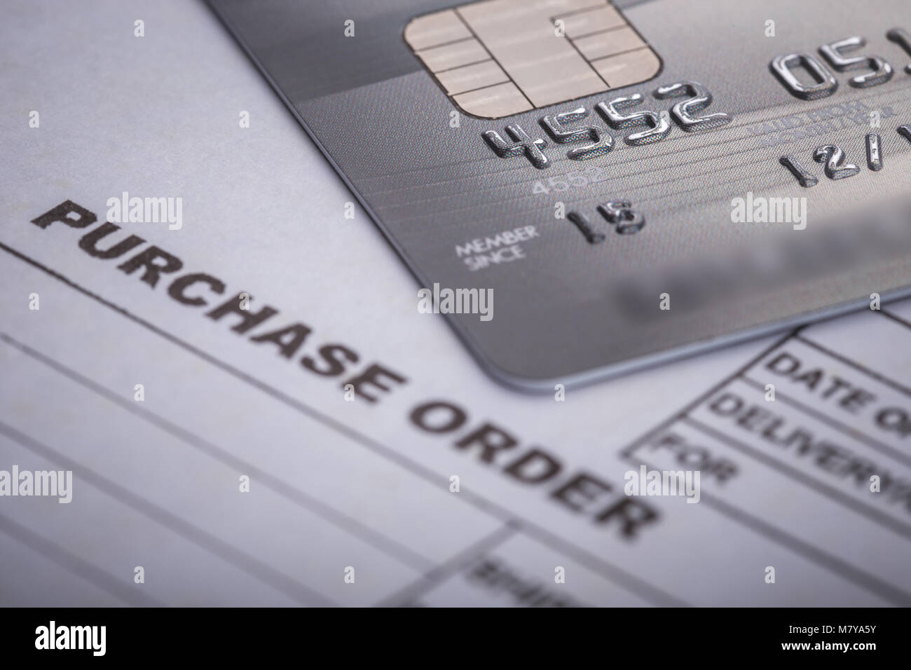 Close up de la carte de crédit sur le bon de commande dans l'office. Pour une utilisation commerciale ou financière Banque D'Images