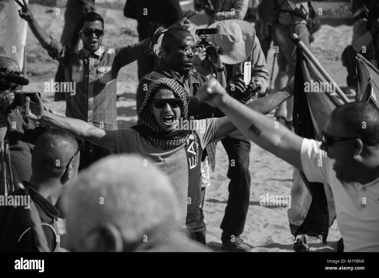 Cebrates hommes Marathon du Sahara à Smara, camp de réfugiés sahraouis. Banque D'Images