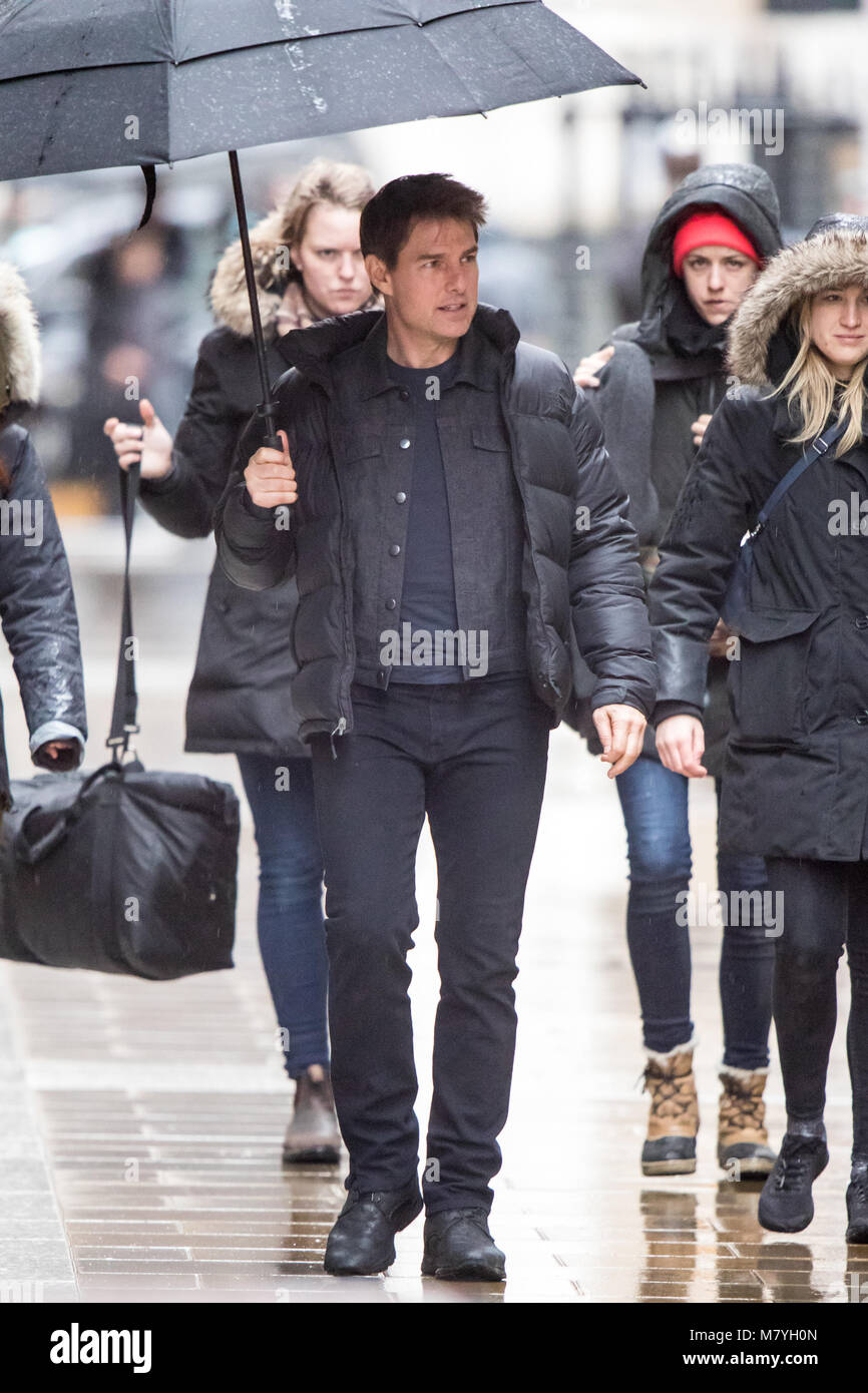 Tom Cruise lors du tournage à sec permet de 'Mission impossible' à Londres. Dans ces scènes, il peut être vu à partir d'une inconnu. Avec : Tom Cruise Où : London, Royaume-Uni Quand : 10 février 2018 Source : WENN.com Banque D'Images