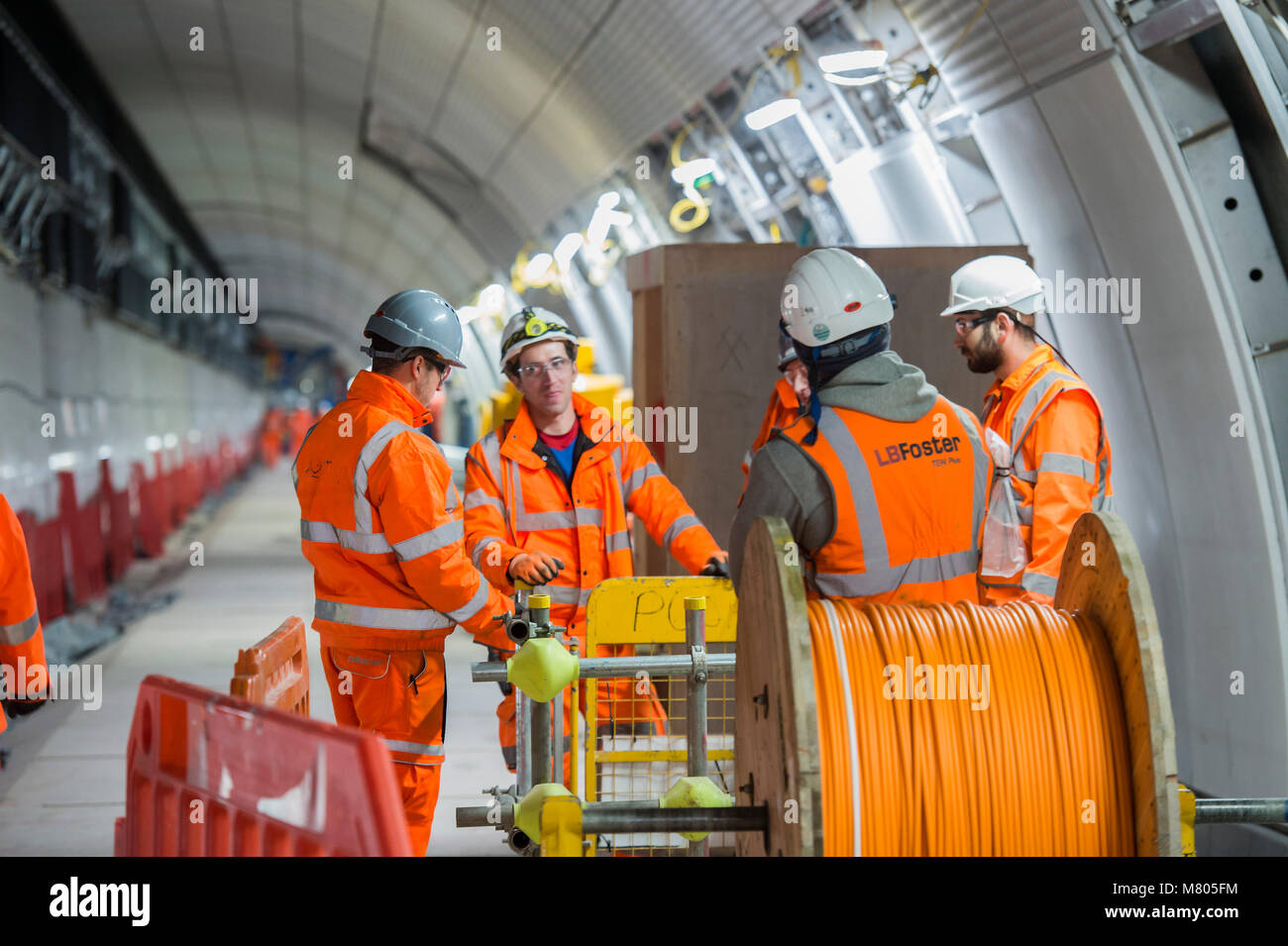 Londres, Royaume-Uni. 13Th Mar, 2018. Une visite de la station Whitechapel site avec Chantal Joffe, dont le travail s'affiche sur deux plates-formes - Capitale : l'art pour l'Art (ligne Elizabeth exécute 13 mars - 6 mai 2018), une nouvelle exposition présentant les artistes et leurs projets pour le plus récent, la ligne de chemin de fer d'Elizabeth. Organisée par la Whitechapel Gallery en partenariat avec traverse. Crédit : Guy Bell/Alamy Live News Banque D'Images