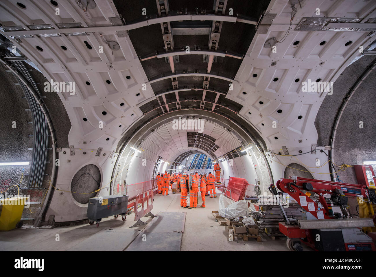 Londres, Royaume-Uni. 13Th Mar, 2018. Une visite de la station Whitechapel site avec Chantal Joffe, dont le travail s'affiche sur deux plates-formes - Capitale : l'art pour l'Art (ligne Elizabeth exécute 13 mars - 6 mai 2018), une nouvelle exposition présentant les artistes et leurs projets pour le plus récent, la ligne de chemin de fer d'Elizabeth. Organisée par la Whitechapel Gallery en partenariat avec traverse. Crédit : Guy Bell/Alamy Live News Banque D'Images