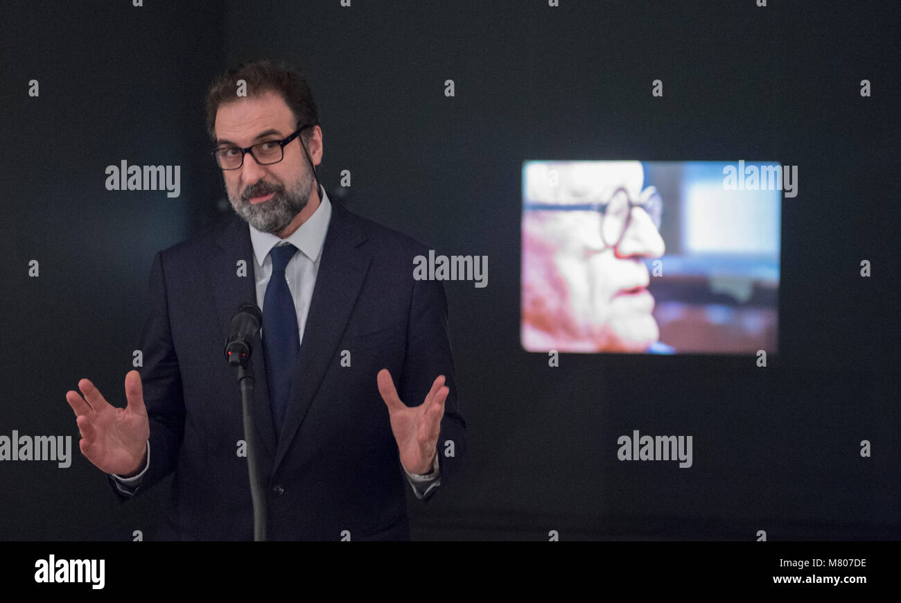 National Portrait Gallery, Londres, Royaume-Uni. 14 mars 2018. Tacita Dean : Portrait - exhibition press preview avec des remarques introductives du Dr Nicholas Cullinan, Directeur de la National Portrait Gallery et le Dr Gabriele Finaldi (photo), Directeur de la Galerie nationale. Credit : Malcolm Park/Alamy Live News. Banque D'Images
