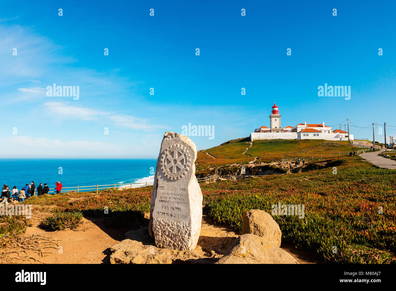 Paysage panoramique avec Rotary Club et monument phare de Cabo da Roca, au Portugal. Banque D'Images