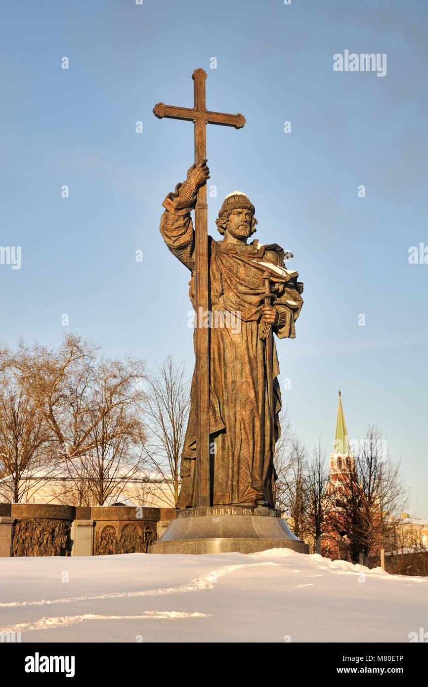 Monument de Vladimir le Grand Coucher du soleil en hiver Banque D'Images