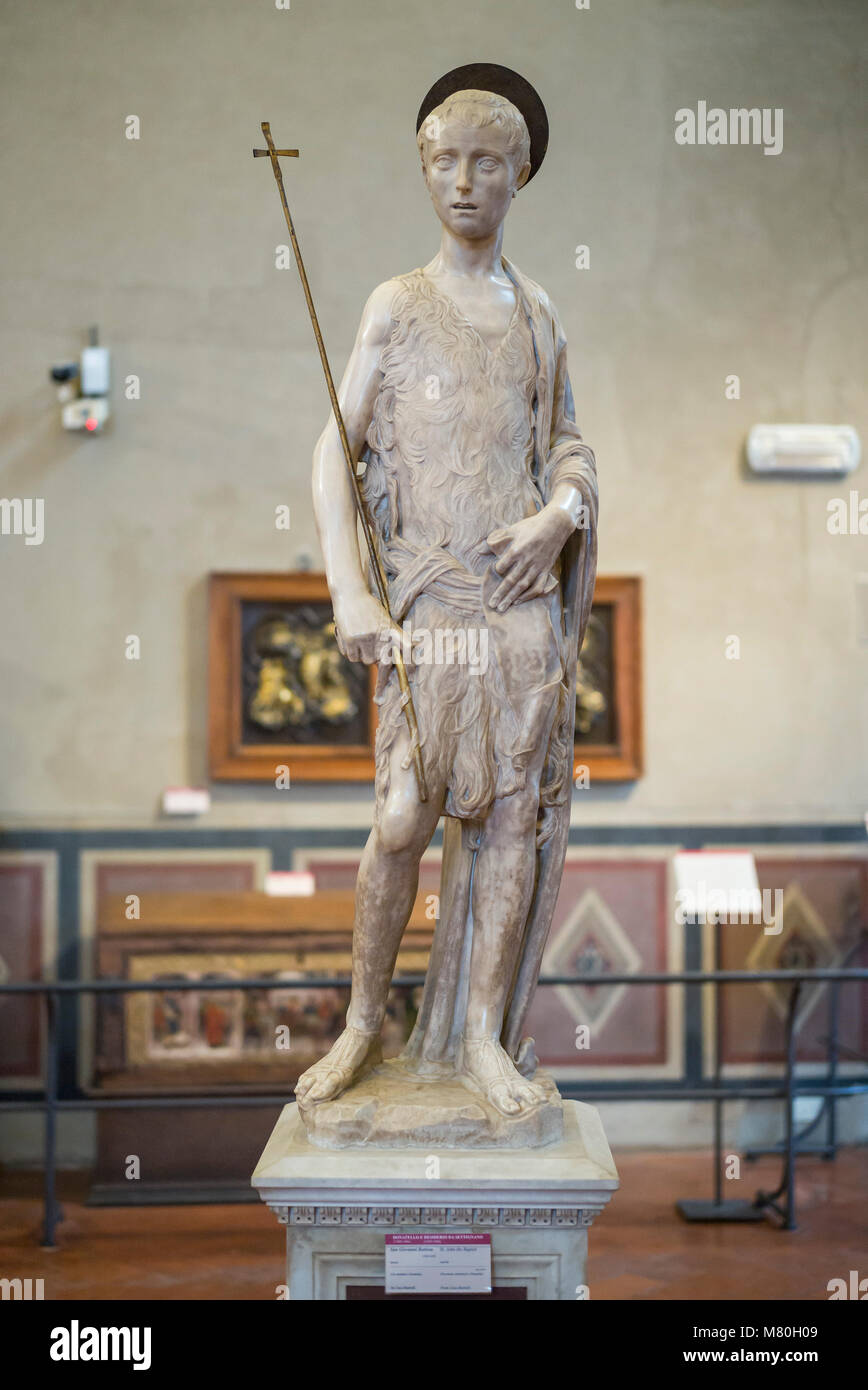 Florence. L'Italie. Statue en marbre de saint Jean le Baptiste (ca.1450-1455) par Donatello et Desiderio da Settignano, Museo Nazionale del Bargello. (Précédente Banque D'Images