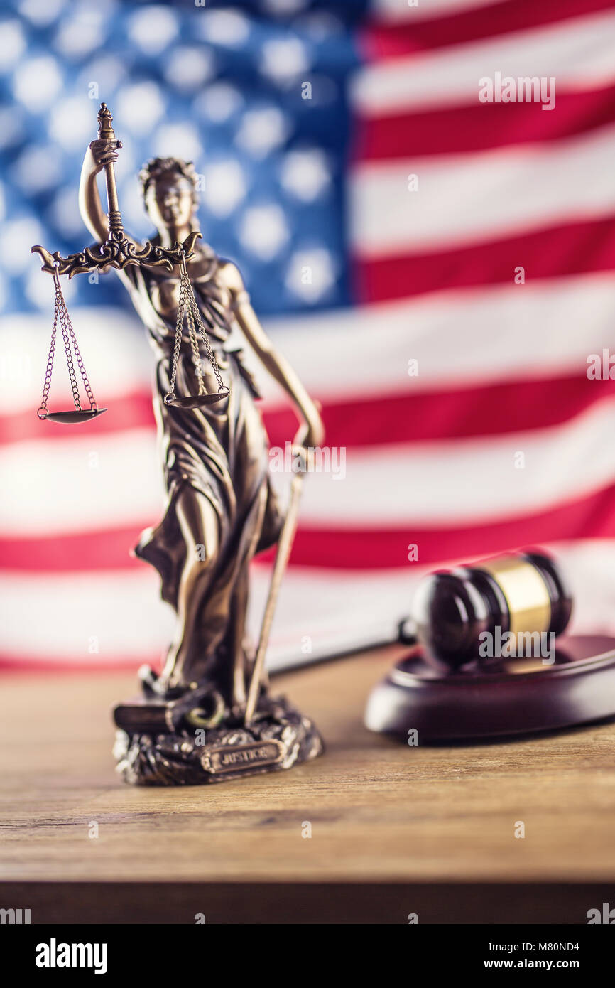 Dame Justice Et Drapeau Americain Symbole De La Loi Et De La Justice Avec Usa Flag Photo Stock Alamy Dame Justice Et Drapeau Americain Symbole De La Loi Et De La Justice Avec Usa Flag Photo Stock Alamy