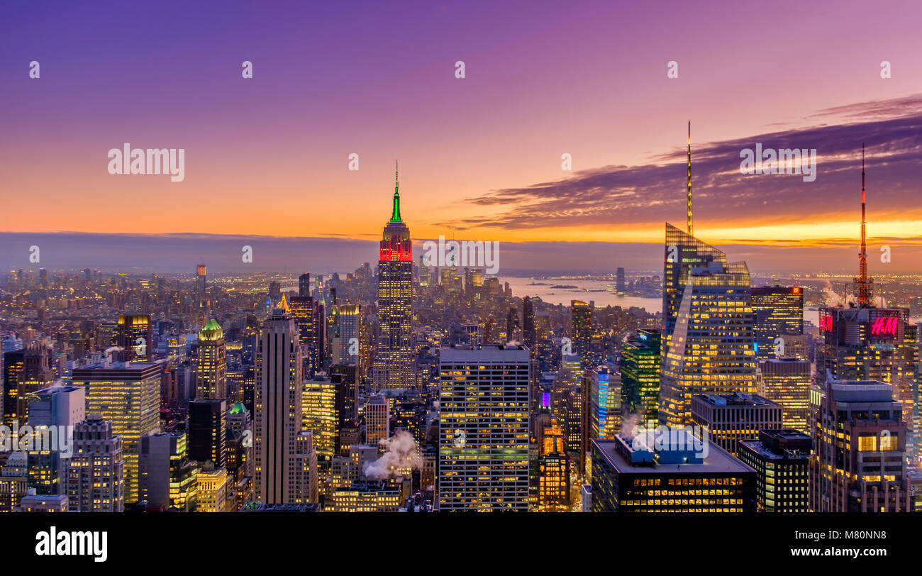 Coucher de soleil sur Manhattan vue depuis un gratte-ciel, New York City, États-Unis, janvier 2018 Banque D'Images
